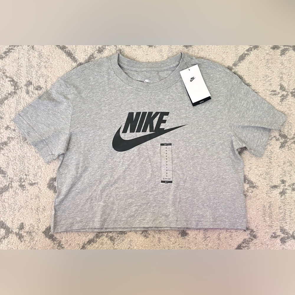 Nike Cropped Logo T Shirt Womens Small Gray Black Swoosh Graphic NWT